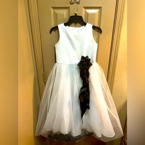 Flower girl dress 👗for weddings, picture day…etc.💞